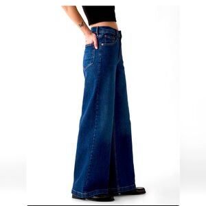 Gap High Rise Stride Denim- Size 29 Wide Leg